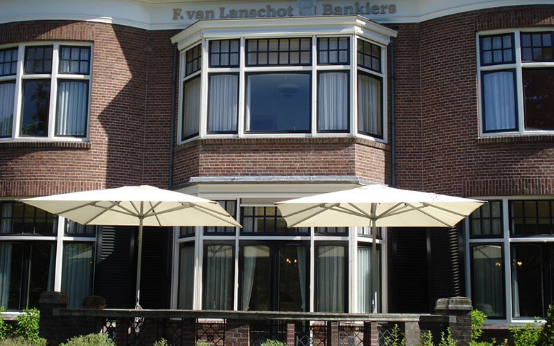 Patio_parasols_naturel_Lanschot-380jij00nf5zlehw87ywhs