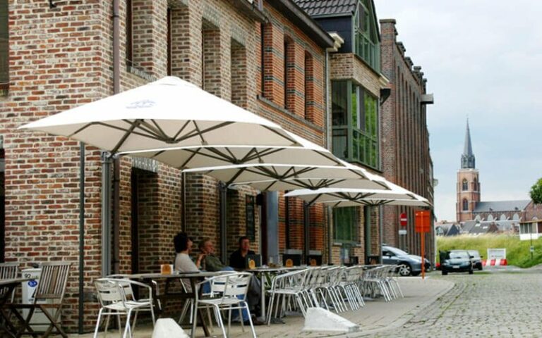 p6-uno-en-duo-parasols-250x250cm-380jgagj9via6b12byglq8
