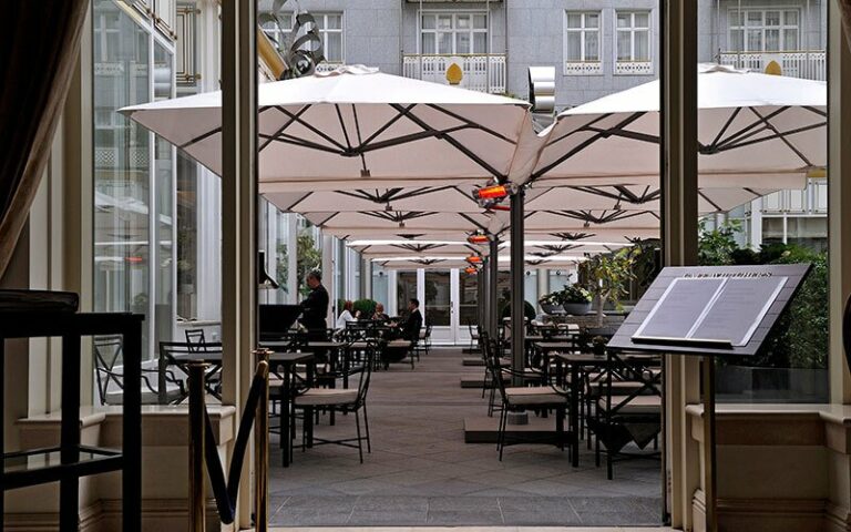prostor-restaurant-380jdzwofnbkafma9tzta8