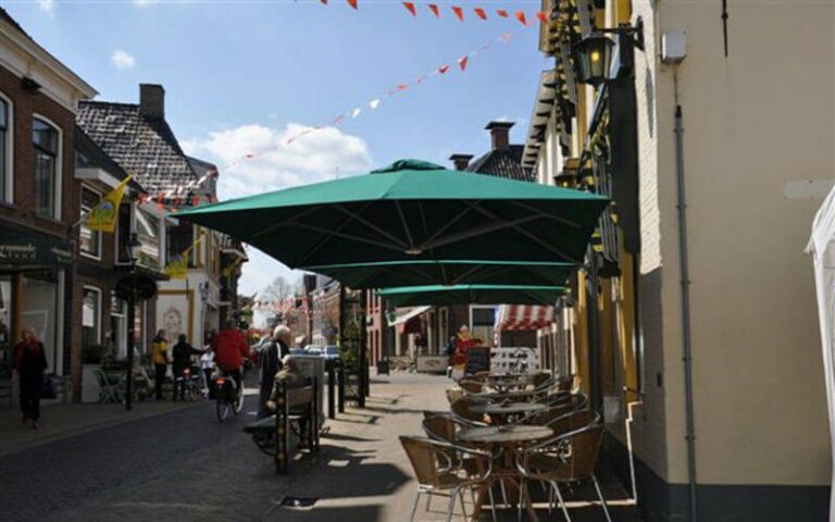 zijaanzicht-paradiso-bar-kollum-380jga7hlafwm7jbk83aio